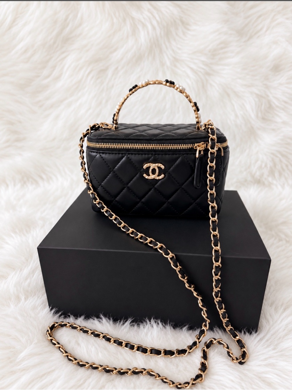 GWP CC MAKE UP BAG/BEAUTY - Chanel Black Quilted Mini Vanity Bag with Gold Chain